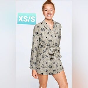 NWOT PINK Victoria’s Secret Gray Logo Plush Robe XS/S Cozy Sleepwear